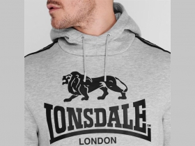 Lonsdale šedá pánska mikina s kapucou s čiernym tlačeným logom, materiál 65%polyester 35%bavlna, dve bočné vrecká, kapuca stiahnuteľná šnúrkou